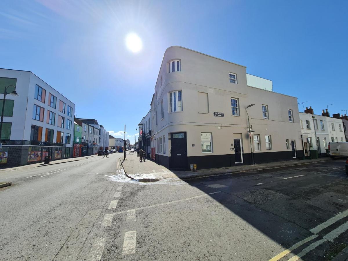 The Burton Penthouse By Fortuna Property Cheltenham Exterior foto